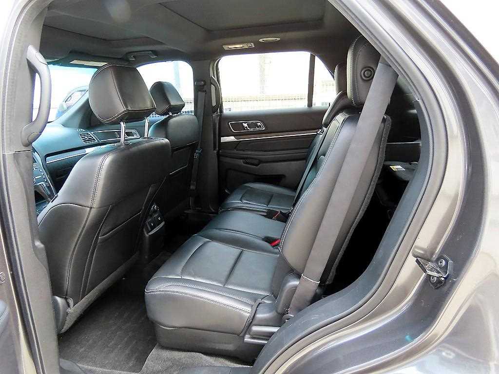 Ford Explorer - Vista 6