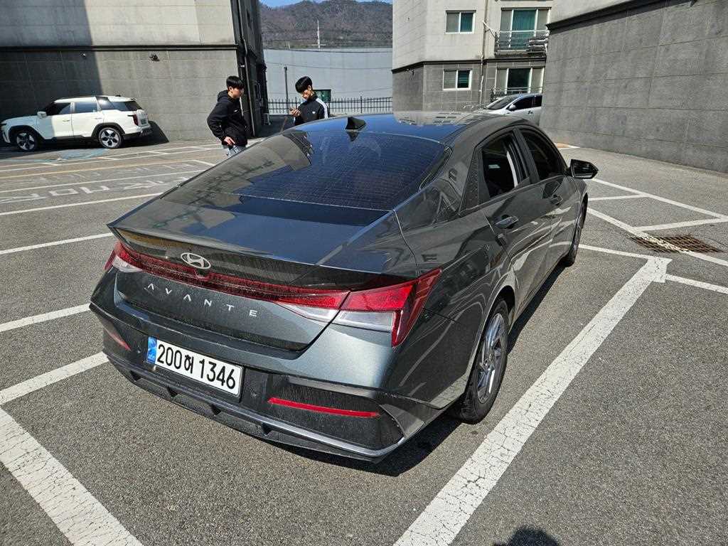 HYUNDAI Avante - Vista 5