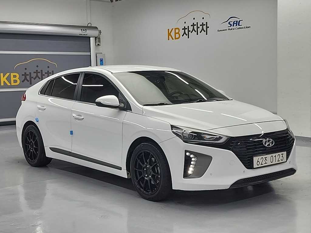 HYUNDAI Ioniq - Vista 4