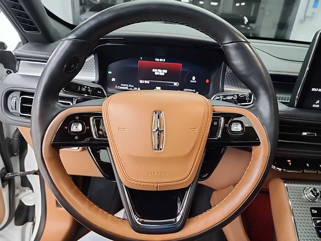 Lincoln Aviator - Vista 9