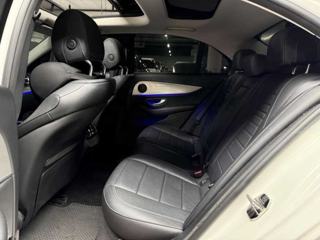 Mercedes Benz E class - Vista 6