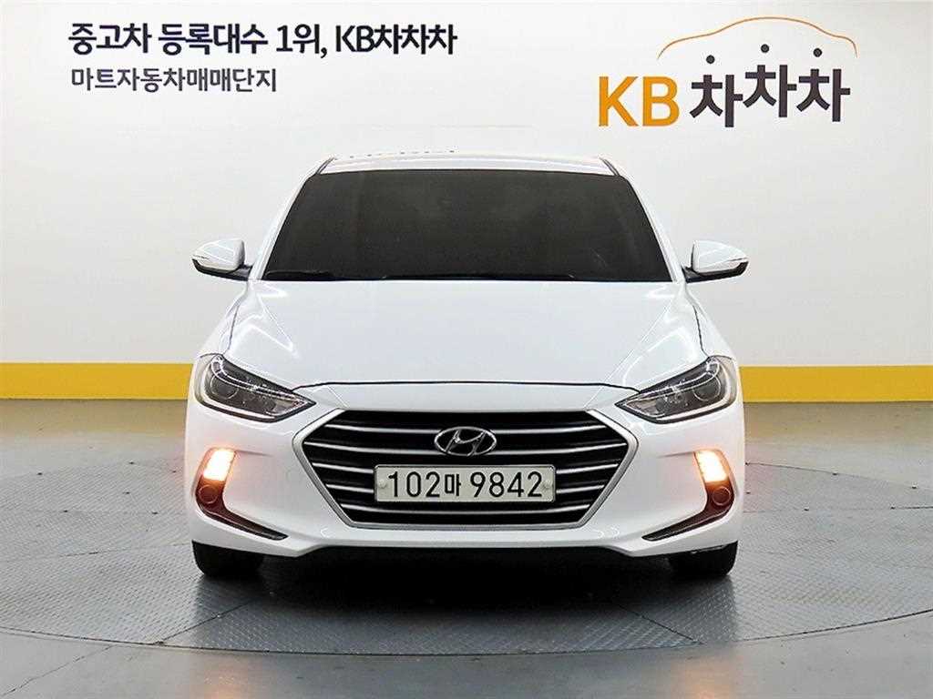 HYUNDAI Avante - Vista 2