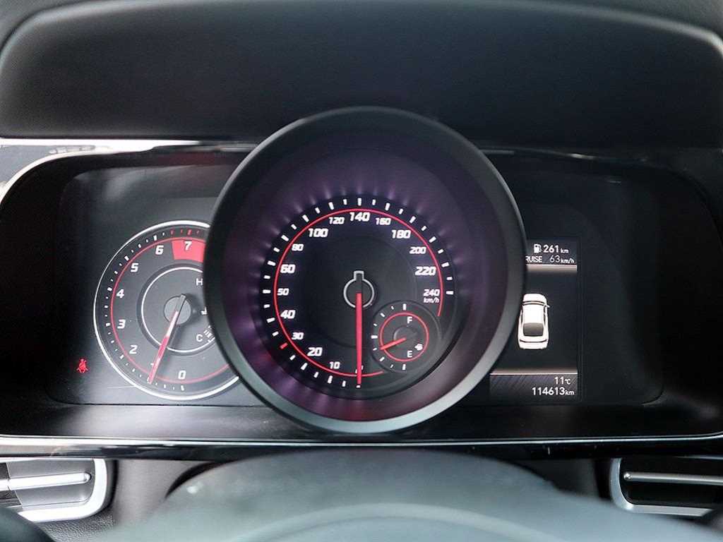 HYUNDAI Avante - Vista 9