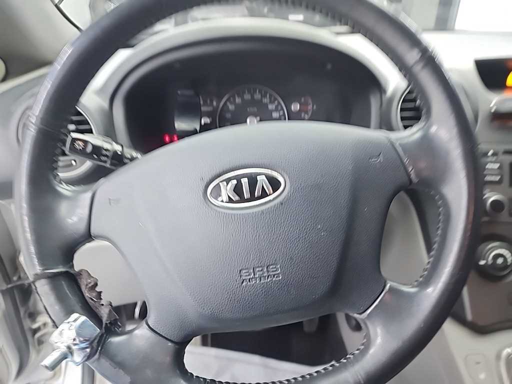 KIA Carens - Vista 9