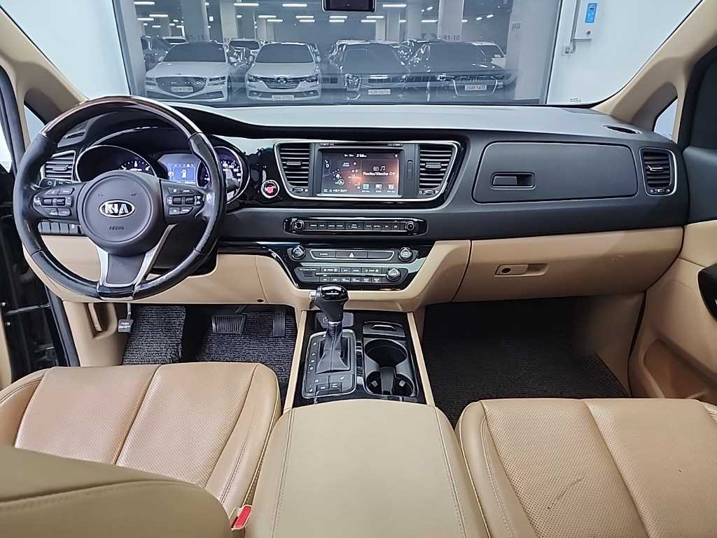 KIA Carnival - Vista 7
