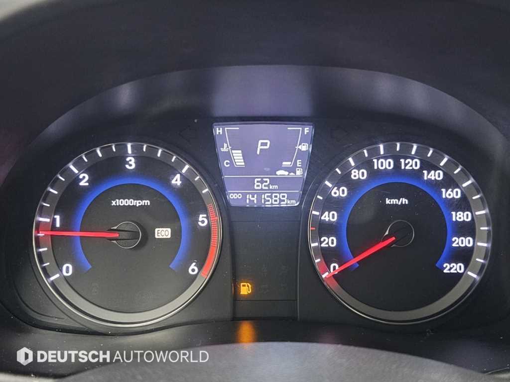 HYUNDAI Accent - Vista 8