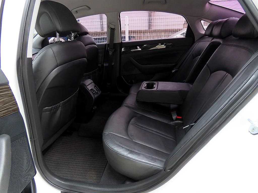 HYUNDAI Sonata - Vista 6