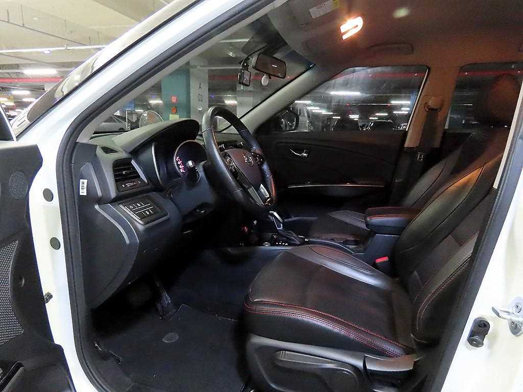 Ssangyong Tivoli - Vista 6