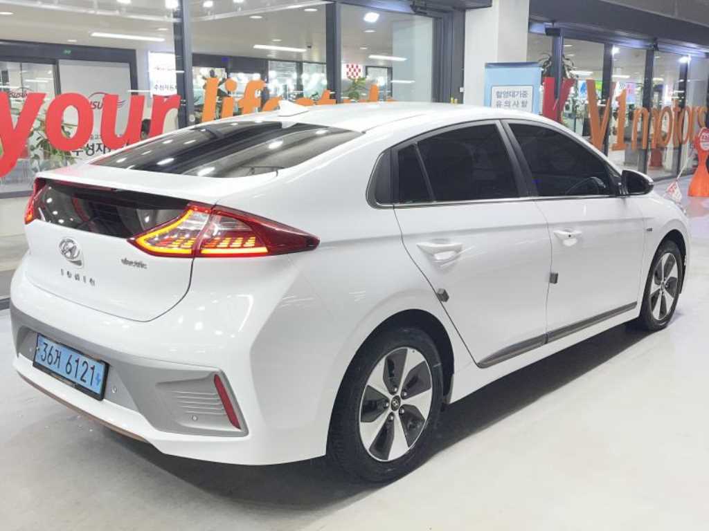 HYUNDAI Ioniq - Vista 4