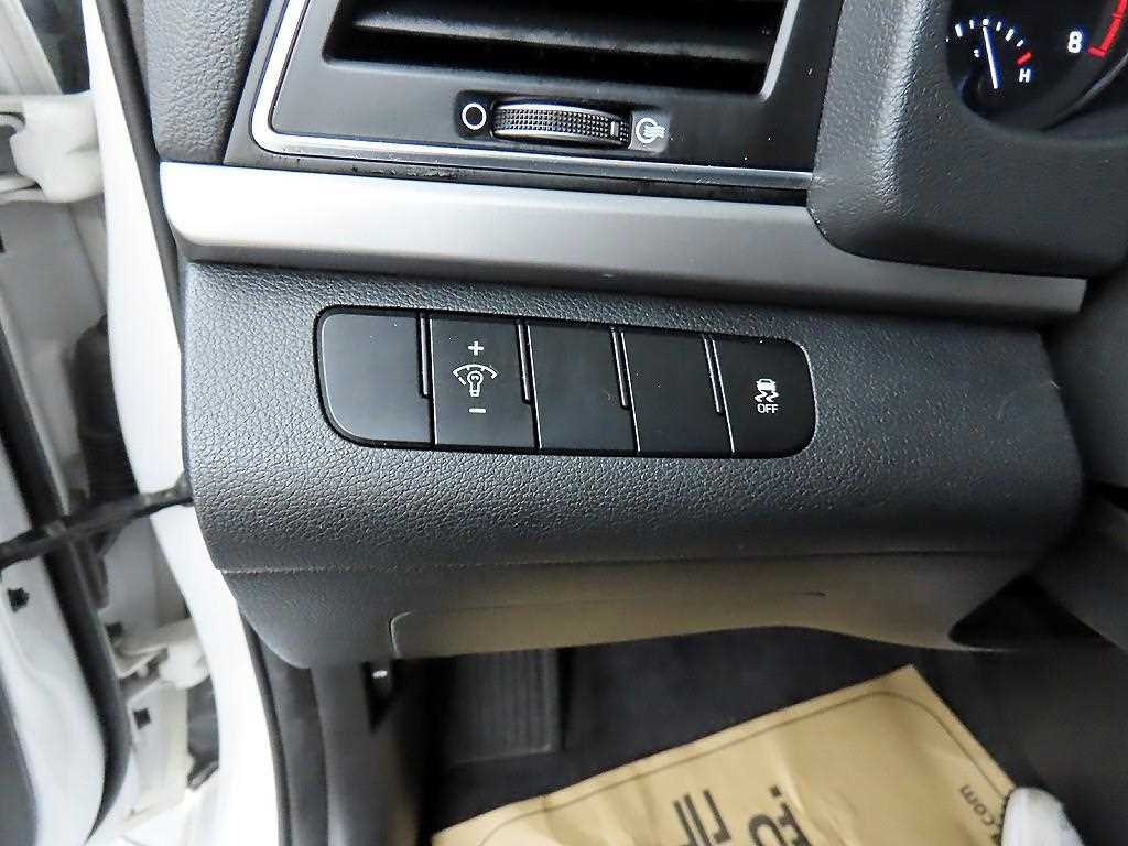 HYUNDAI Avante - Vista 12