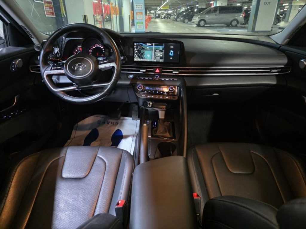 HYUNDAI Avante - Vista 10