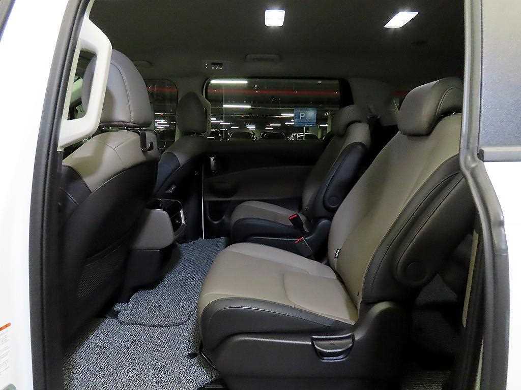 KIA Carnival - Vista 7