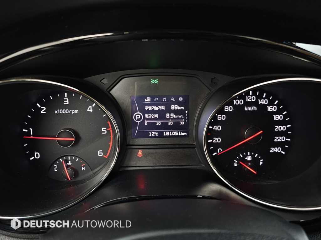 KIA Carnival - Vista 8