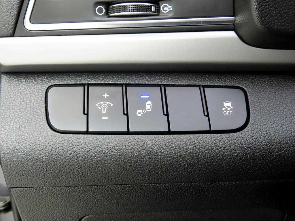 HYUNDAI Avante - Vista 12