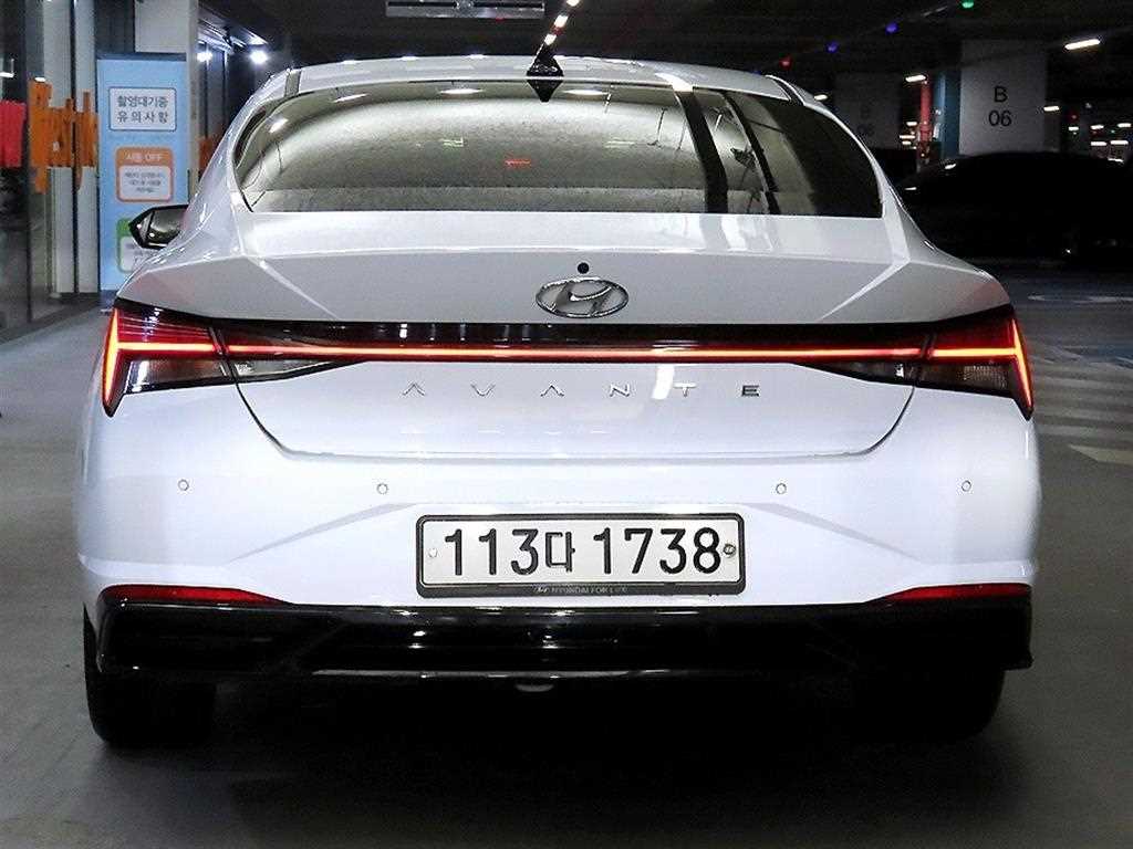 HYUNDAI Avante - Vista 5