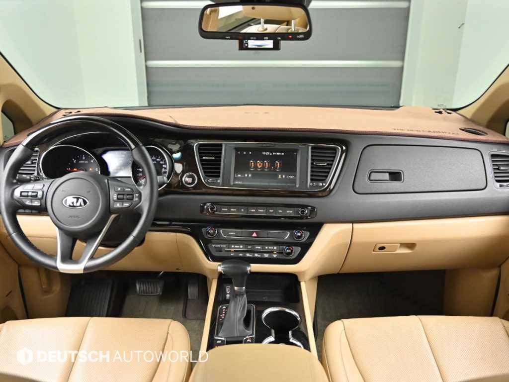 KIA Carnival - Vista 8