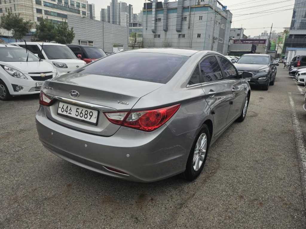HYUNDAI Sonata - Vista 4