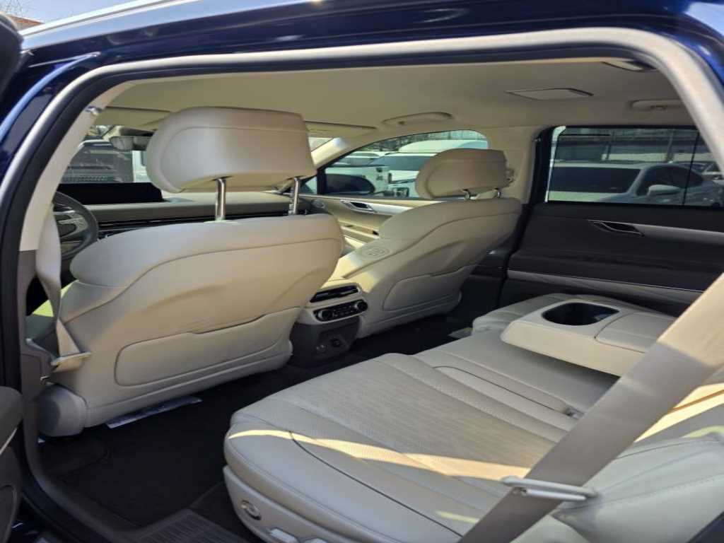 Genesis GV80 - Vista 8