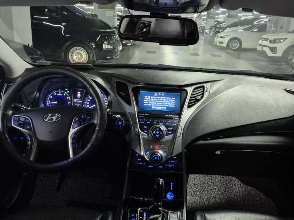 HYUNDAI Grandeur - Vista 5