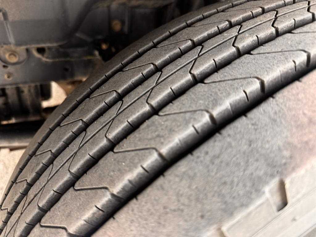 medium and large cargo truck - Vista 9