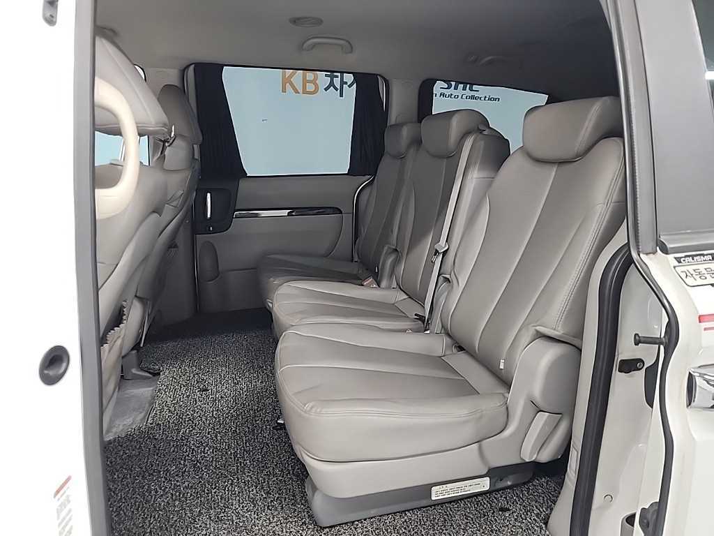 KIA Carnival - Vista 12