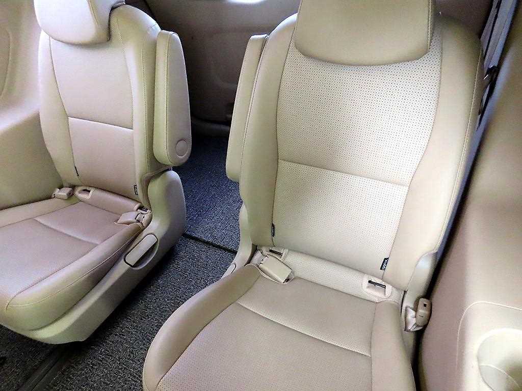 KIA Carnival - Vista 7