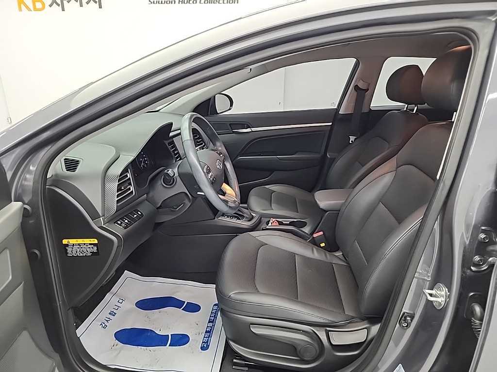 HYUNDAI Avante - Vista 11