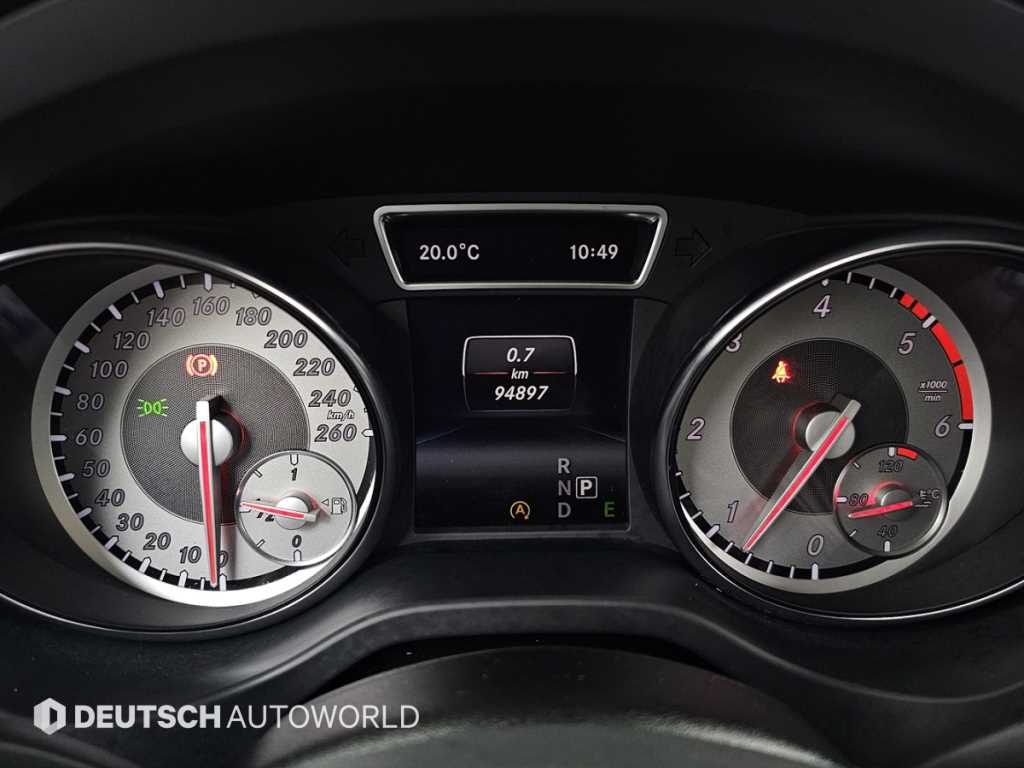 Mercedes Benz GLA Class - Vista 8