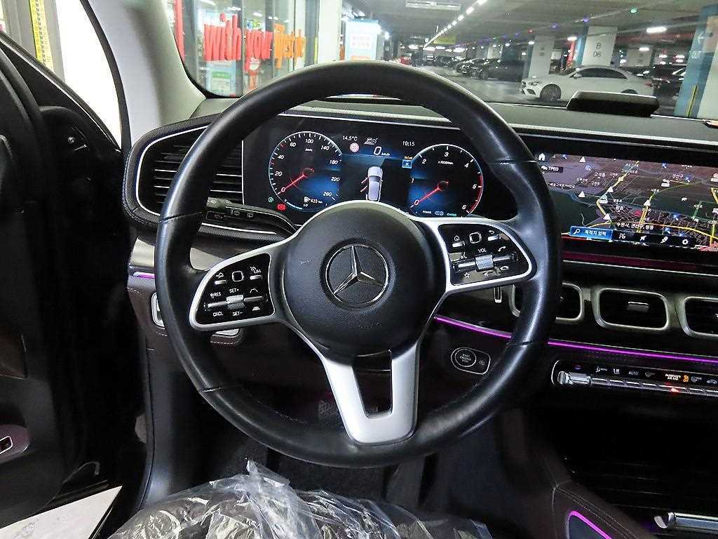 Mercedes Benz GLE Class - Vista 8