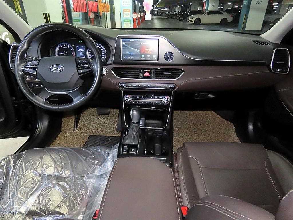 HYUNDAI Grandeur - Vista 10