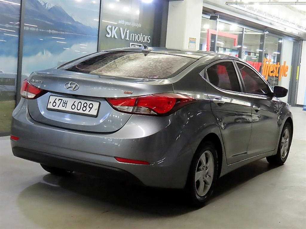 HYUNDAI Avante - Vista 4