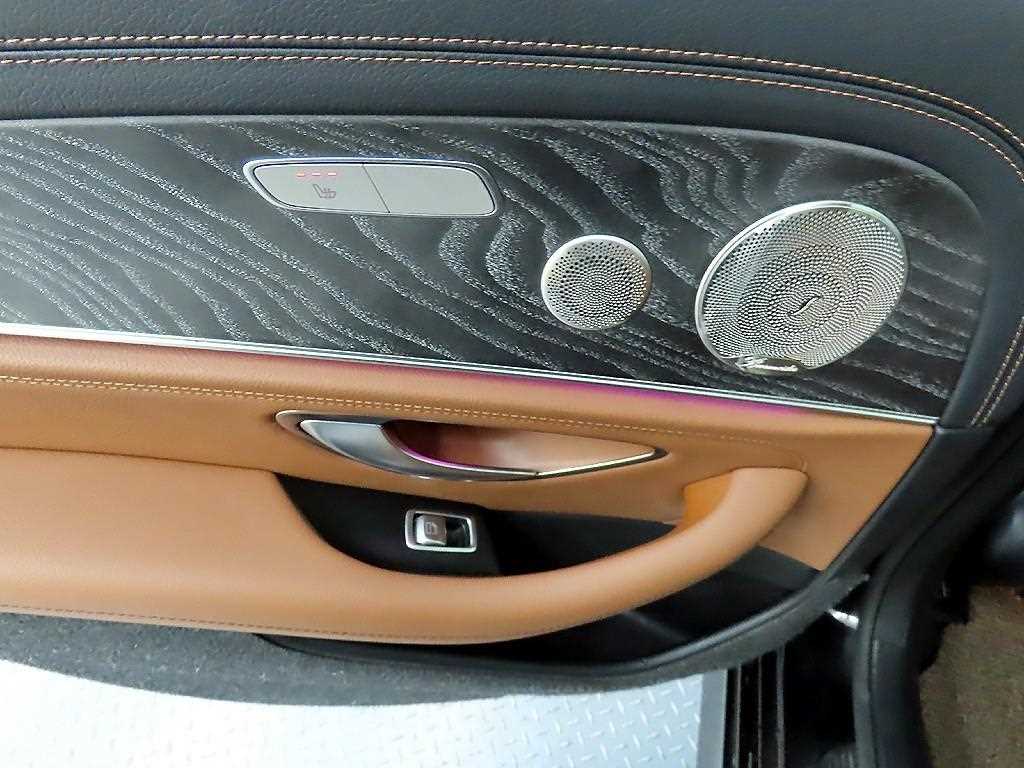 Mercedes Benz E class - Vista 12