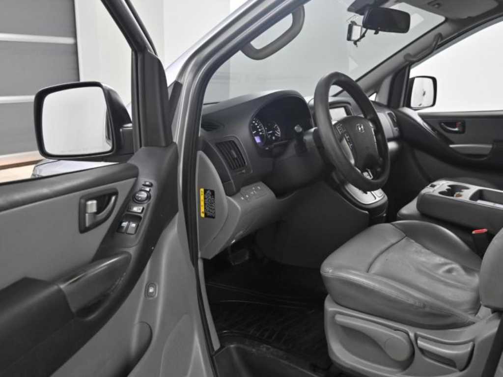 HYUNDAI Starex - Vista 11