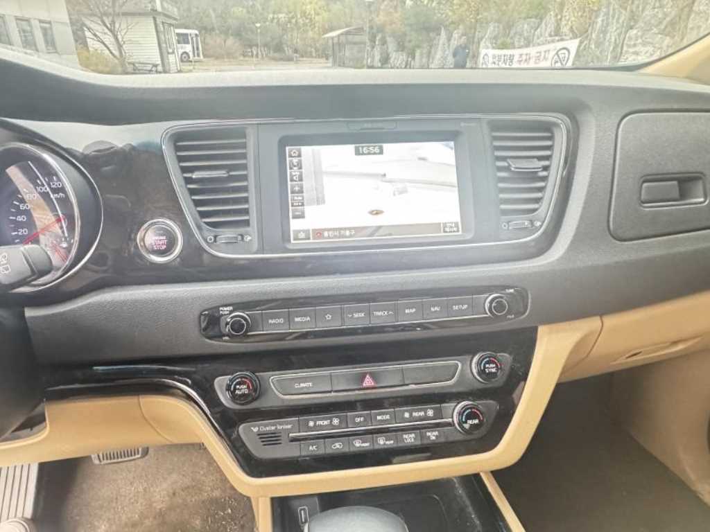 KIA Carnival - Vista 7