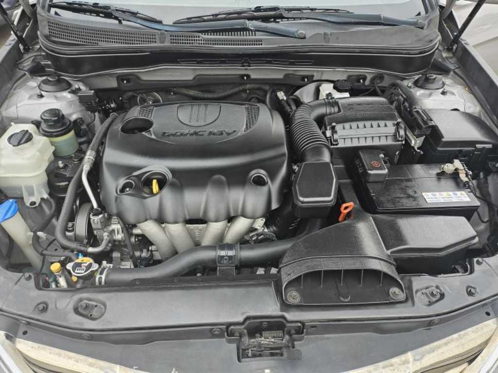 HYUNDAI Sonata - Vista 8