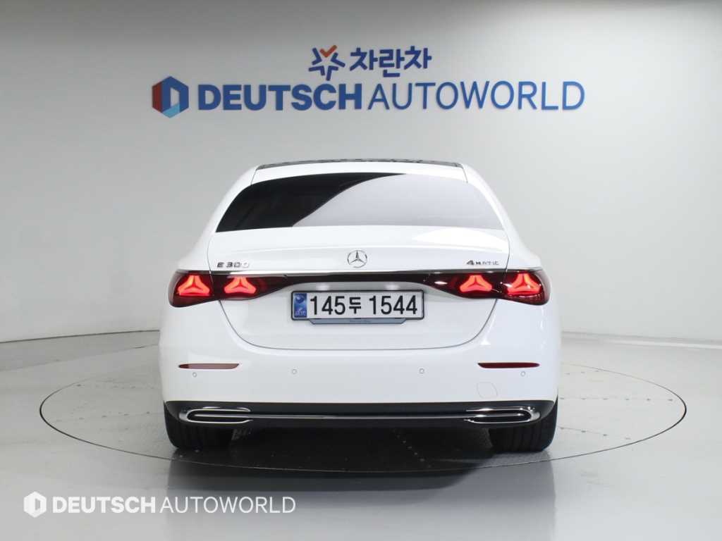 Mercedes Benz E class - Vista 4