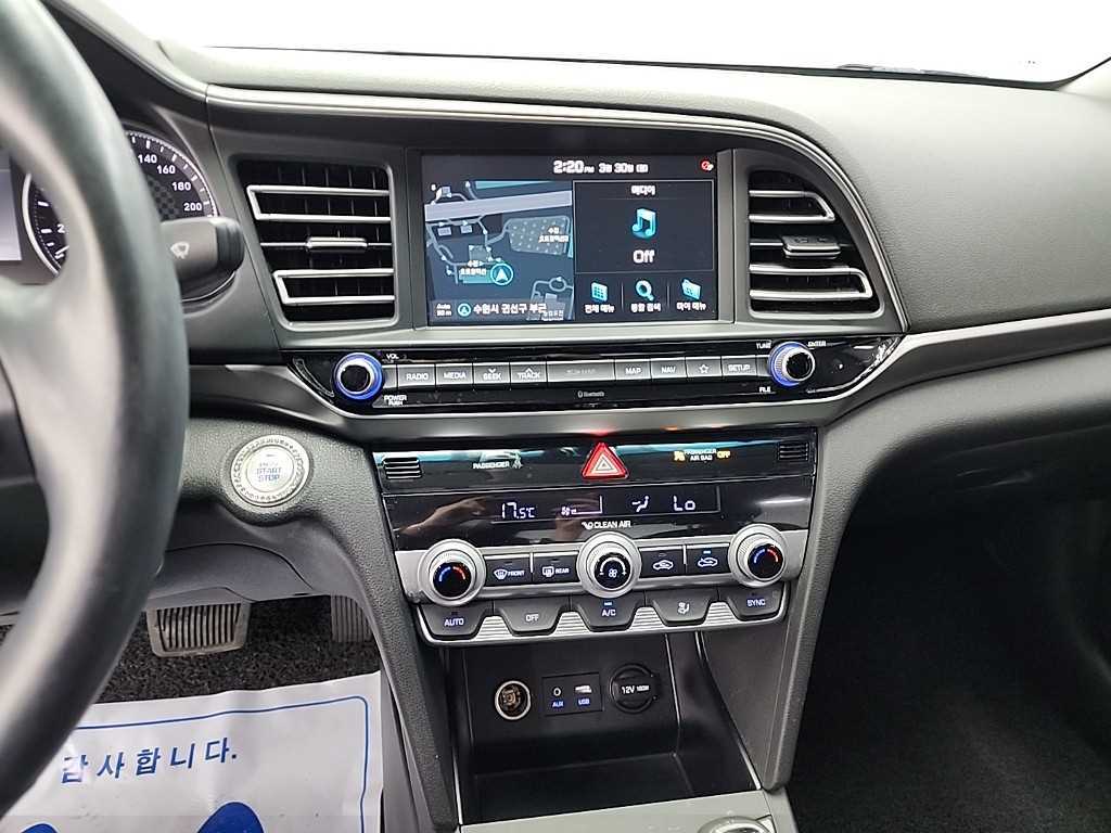 HYUNDAI Avante - Vista 10