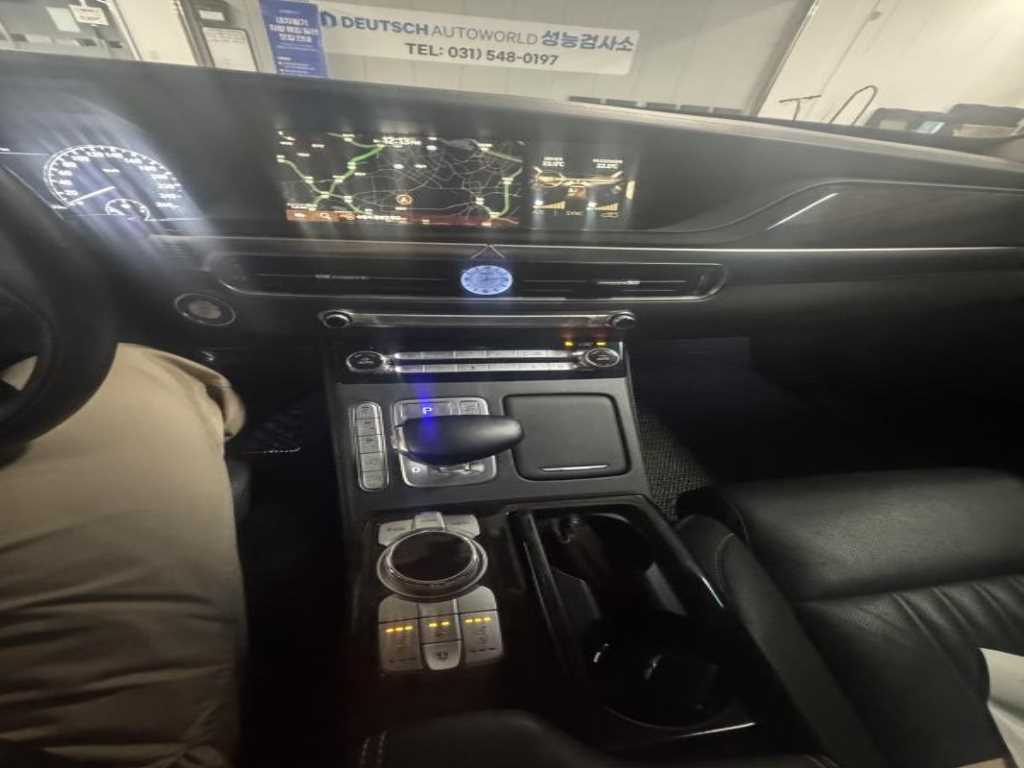 Genesis G90 - Vista 5