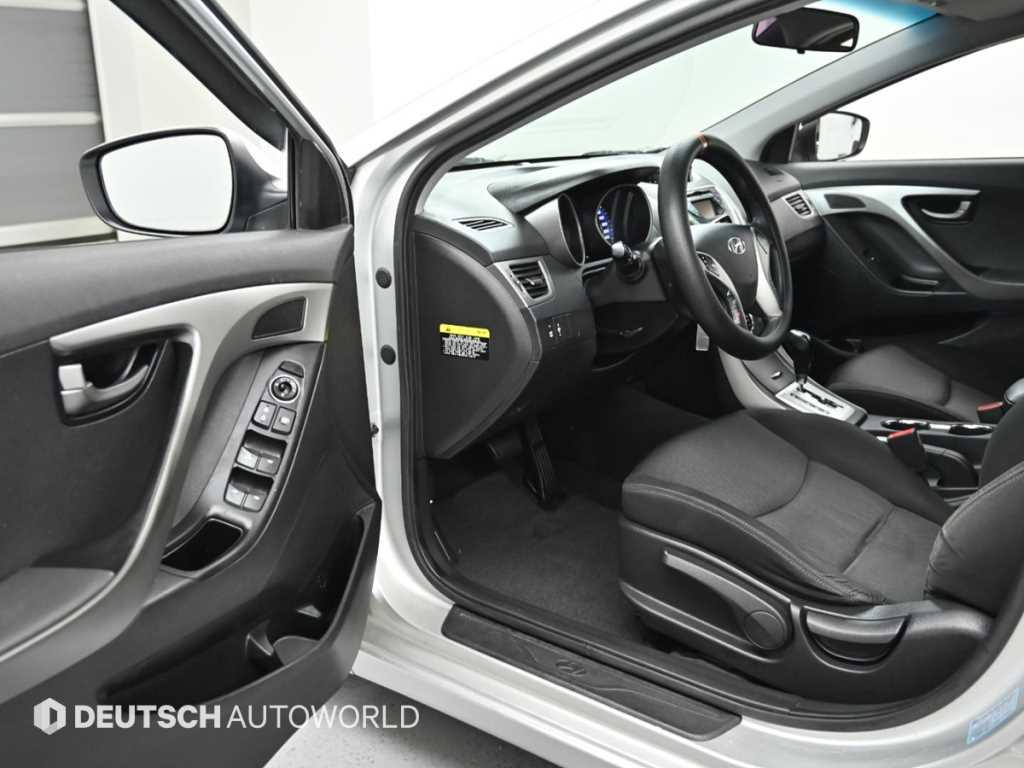 HYUNDAI Avante - Vista 11