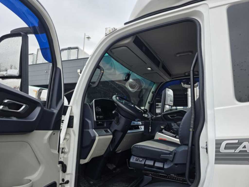 medium and large cargo truck - Vista 11