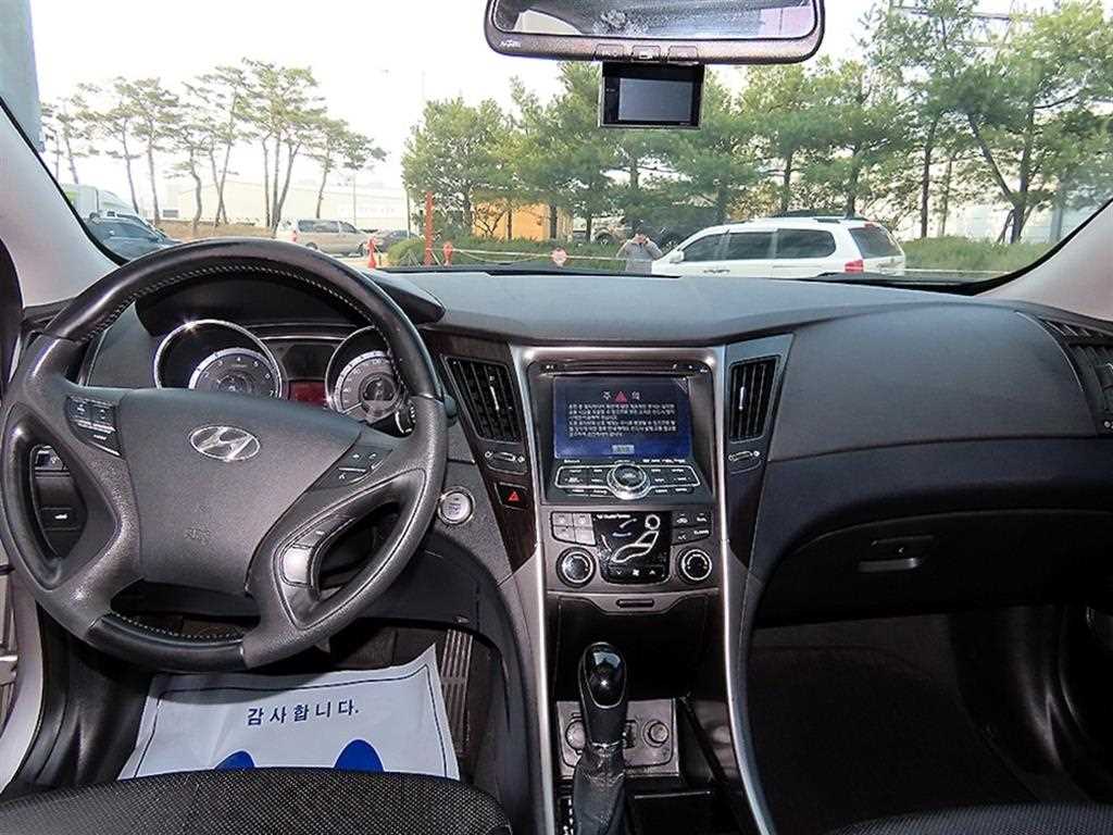 HYUNDAI Sonata - Vista 7