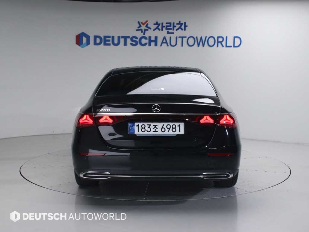 Mercedes Benz E class - Vista 4