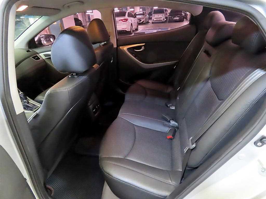 HYUNDAI Avante - Vista 7