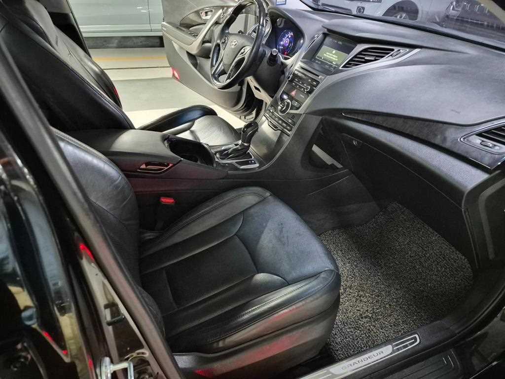 HYUNDAI Grandeur - Vista 11