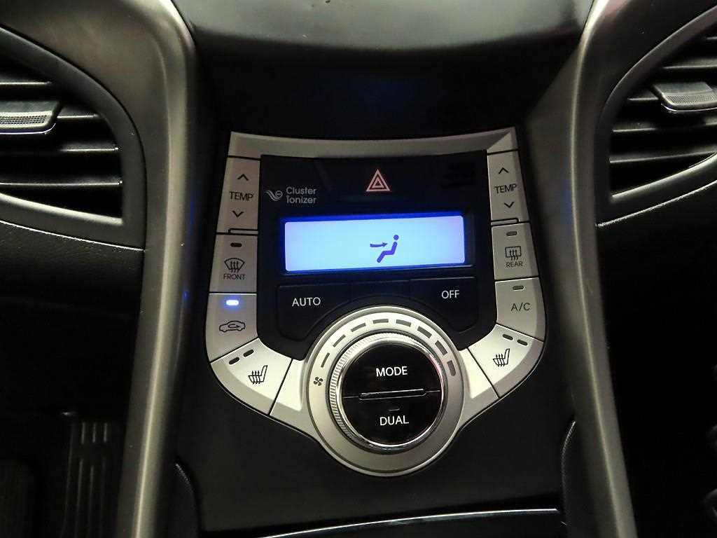 HYUNDAI Avante - Vista 10