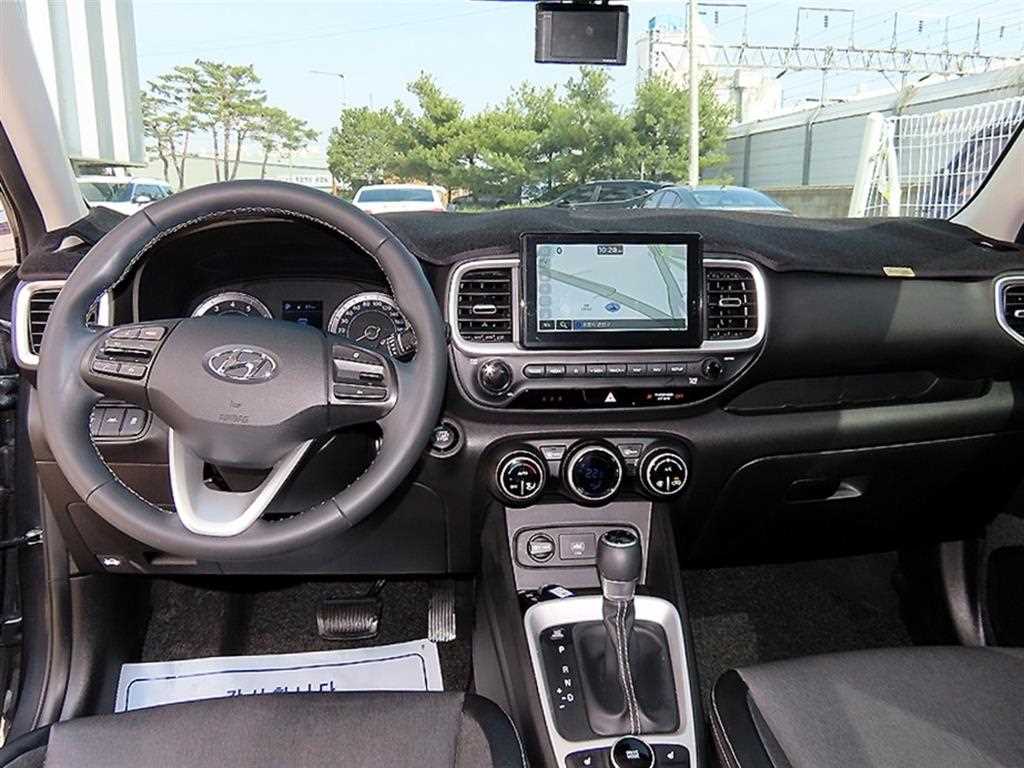 HYUNDAI Venue - Vista 7