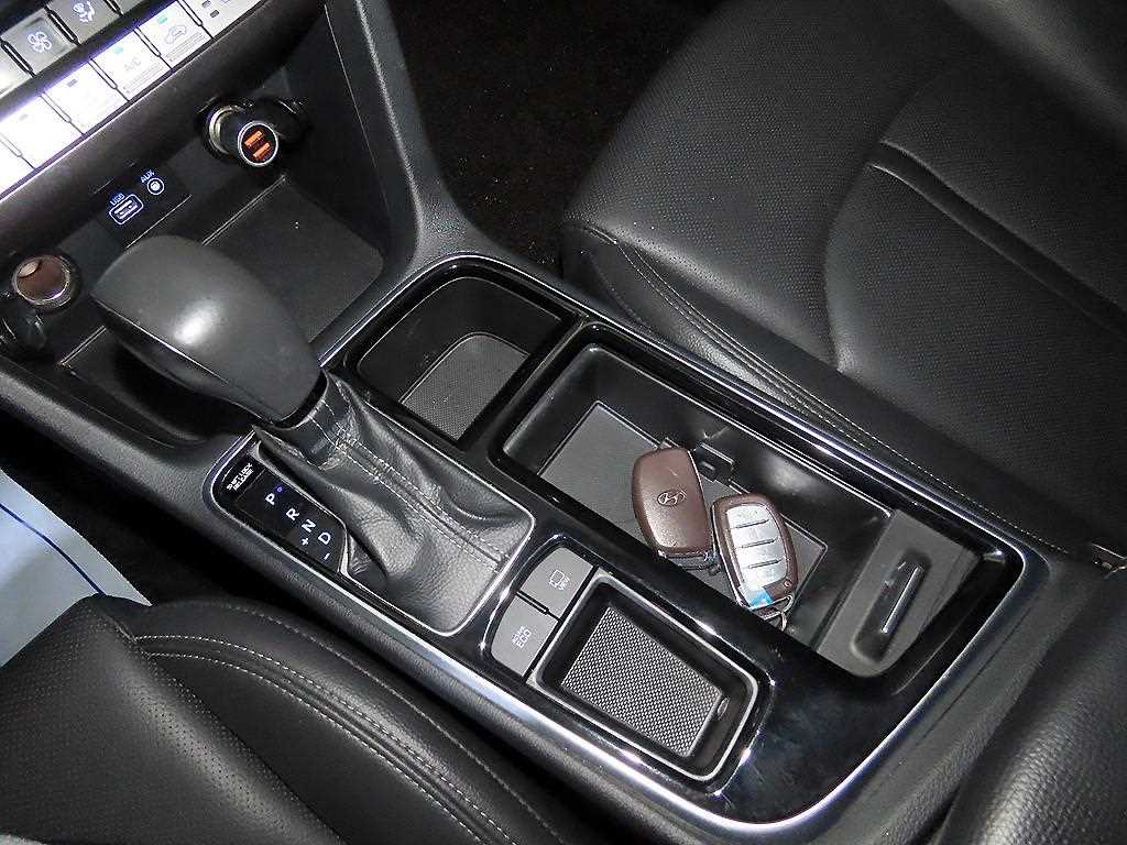 HYUNDAI Sonata - Vista 12