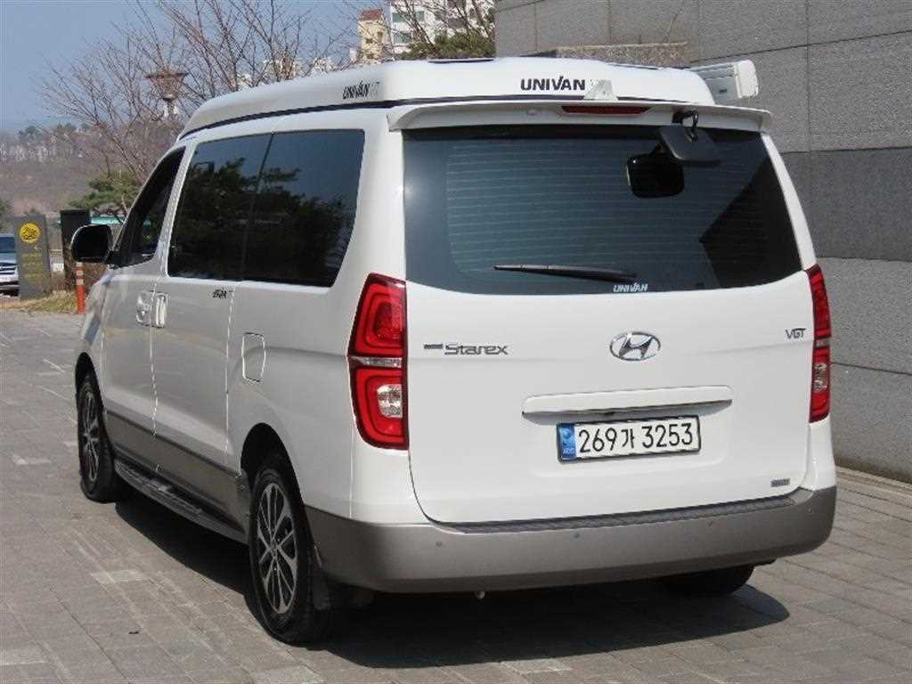 HYUNDAI Starex - Vista 4