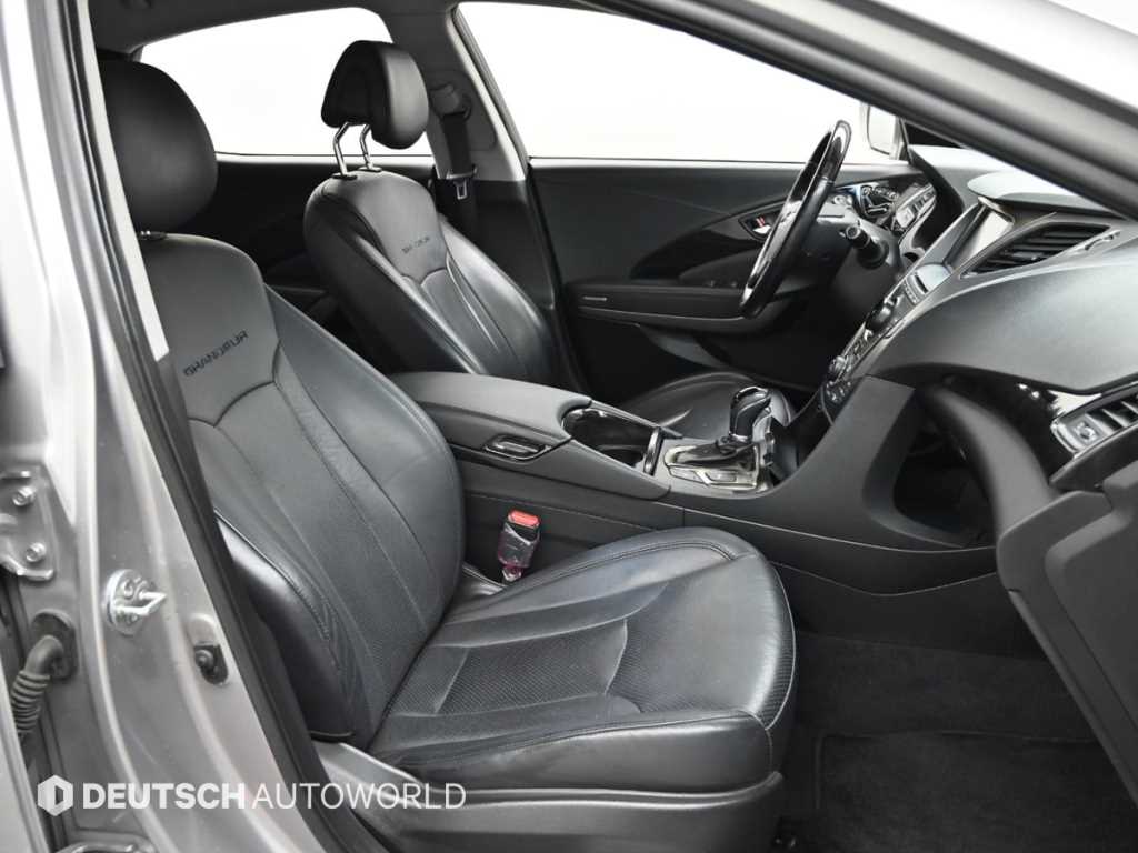 HYUNDAI Grandeur - Vista 10