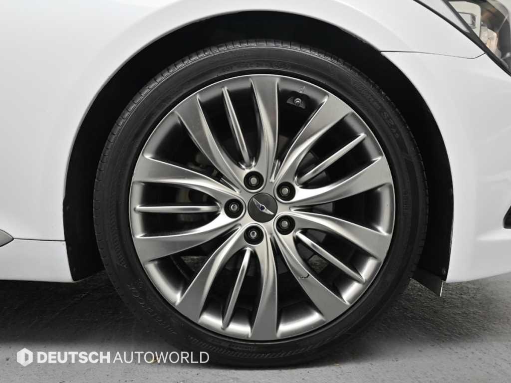 HYUNDAI Genesis - Vista 5